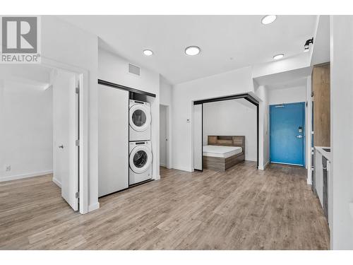 1083 Klo Road Unit# 205, Kelowna, BC - Indoor Photo Showing Laundry Room