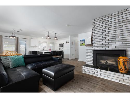 485 Halpin Street, Kimberley, BC - Indoor Photo Showing Living Room With Fireplace