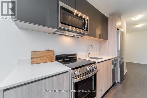 632 - 3100 Keele Street, Toronto (Downsview-Roding-Cfb), ON - Indoor Photo Showing Kitchen