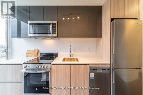 632 - 3100 Keele Street, Toronto (Downsview-Roding-Cfb), ON - Indoor Photo Showing Kitchen