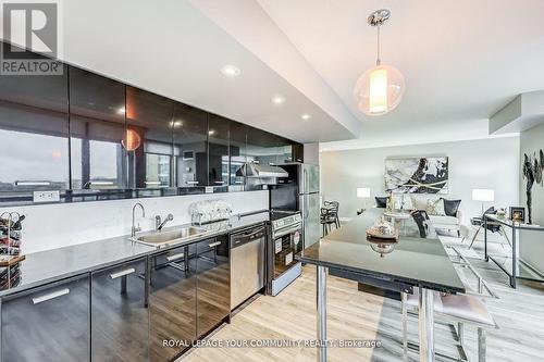 821 - 19 Singer Court, Toronto (Bayview Village), ON - Indoor Photo Showing Kitchen With Upgraded Kitchen