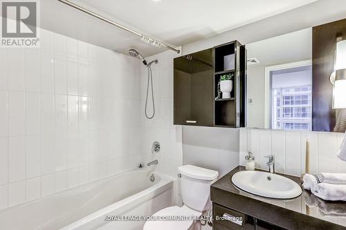 821 - 19 Singer Court, Toronto (Bayview Village), ON - Indoor Photo Showing Bathroom