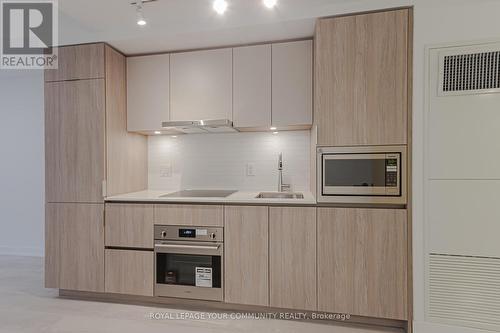 301 - 47 Mutual Street, Toronto, ON - Indoor Photo Showing Kitchen With Upgraded Kitchen