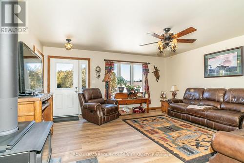 2236 Highway 36, Kawartha Lakes, ON - Indoor Photo Showing Living Room