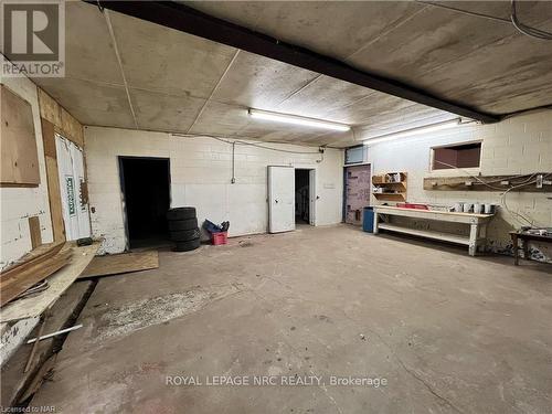 1410 Balfour Street, Pelham, ON - Indoor Photo Showing Garage