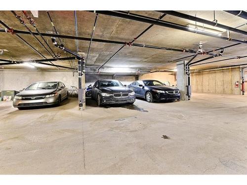 Garage - 205-1885 Rue De La Visitation, Montréal (Ville-Marie), QC - Indoor Photo Showing Garage