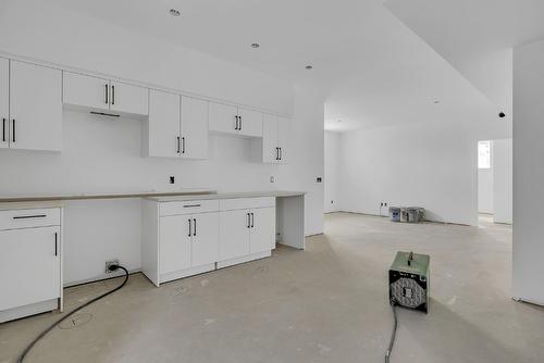 2843 Canyon Crest Drive, West Kelowna, BC - Indoor Photo Showing Kitchen