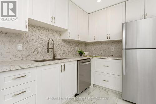 86 Case Street, Hamilton, ON - Indoor Photo Showing Kitchen With Upgraded Kitchen