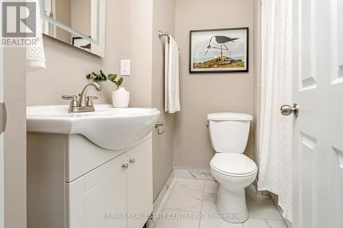 86 Case Street, Hamilton, ON - Indoor Photo Showing Bathroom
