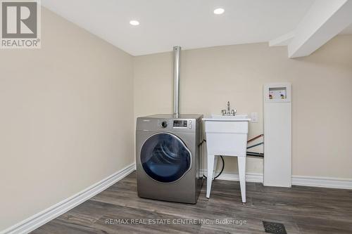 86 Case Street, Hamilton, ON - Indoor Photo Showing Laundry Room