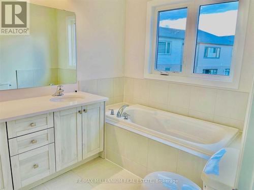 64 Fairey Crescent, Hamilton, ON - Indoor Photo Showing Bathroom