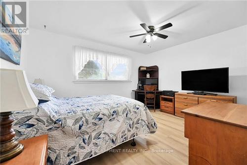 83 Gailmont Drive, Hamilton, ON - Indoor Photo Showing Bedroom