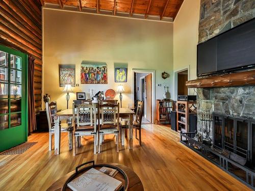 Dining room - 477 Ch. Des Critiques, Montebello, QC - Indoor With Fireplace