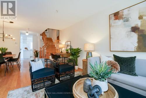 B - 20 Leaside Park Drive, Toronto, ON - Indoor Photo Showing Living Room