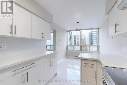 1806 - 30 Greenfield Avenue, Toronto, ON - Indoor Photo Showing Kitchen