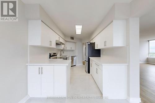 1806 - 30 Greenfield Avenue, Toronto, ON - Indoor Photo Showing Kitchen