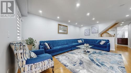 7 Fairwood Circle, Brampton, ON - Indoor Photo Showing Living Room