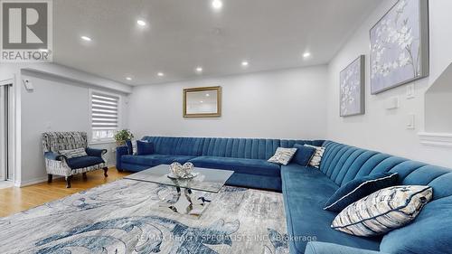 7 Fairwood Circle, Brampton, ON - Indoor Photo Showing Living Room