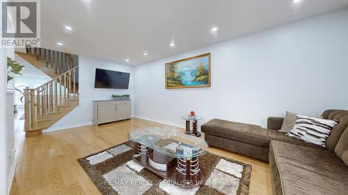 7 Fairwood Circle, Brampton, ON - Indoor Photo Showing Living Room