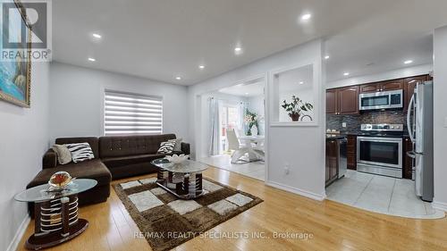 7 Fairwood Circle, Brampton, ON - Indoor