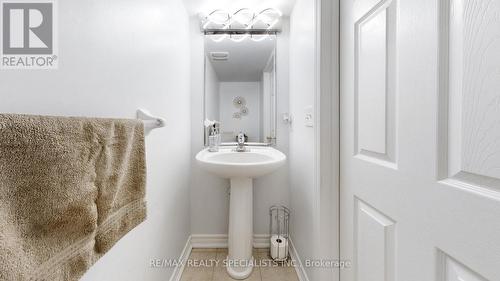 7 Fairwood Circle, Brampton, ON - Indoor Photo Showing Bathroom