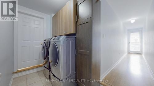 7 Fairwood Circle, Brampton, ON - Indoor Photo Showing Laundry Room