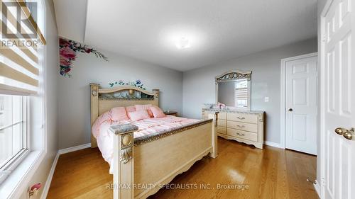 7 Fairwood Circle, Brampton, ON - Indoor Photo Showing Bedroom