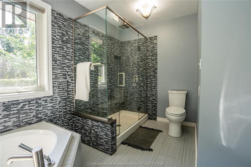 4 Briardene, Chatham, ON - Indoor Photo Showing Bathroom