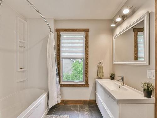 Bathroom - 180 Av. Nantel, Sainte-Agathe-Des-Monts, QC - Indoor Photo Showing Bathroom