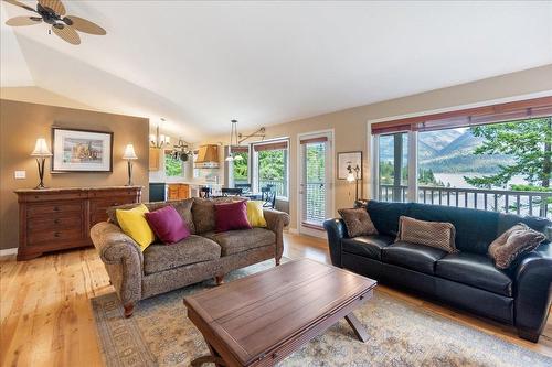 4238 Woodbury Village Road, Kaslo, BC - Indoor Photo Showing Living Room