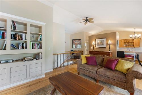 4238 Woodbury Village Road, Kaslo, BC - Indoor Photo Showing Living Room