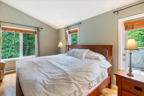 4238 Woodbury Village Road, Kaslo, BC - Indoor Photo Showing Bedroom
