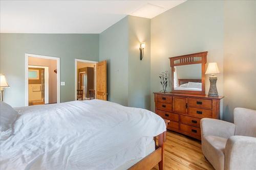 4238 Woodbury Village Road, Kaslo, BC - Indoor Photo Showing Bedroom