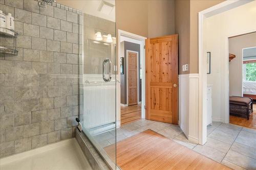 4238 Woodbury Village Road, Kaslo, BC - Indoor Photo Showing Bathroom