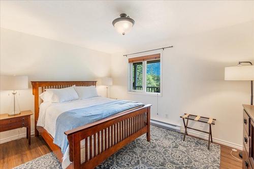 4238 Woodbury Village Road, Kaslo, BC - Indoor Photo Showing Bedroom