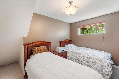 4238 Woodbury Village Road, Kaslo, BC - Indoor Photo Showing Bedroom