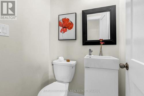 719 Dougall Avenue, Windsor, ON - Indoor Photo Showing Bathroom