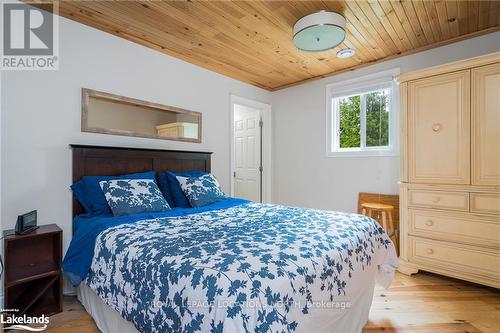 16 Theresa Street, Collingwood, ON - Indoor Photo Showing Bedroom