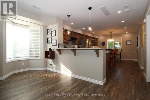 26 - 48 Ontario Street S, Lambton Shores (Grand Bend), ON - Indoor Photo Showing Kitchen