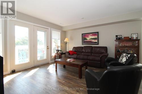 26 - 48 Ontario Street S, Lambton Shores (Grand Bend), ON - Indoor Photo Showing Living Room