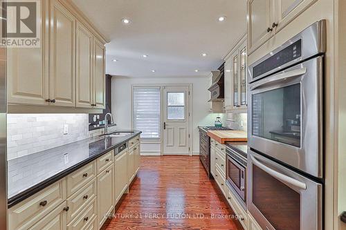 4 Page Avenue, Toronto (Bayview Village), ON - Indoor Photo Showing Kitchen With Upgraded Kitchen