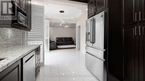 24 Sugarhill Drive, Brampton, ON - Indoor Photo Showing Kitchen With Upgraded Kitchen