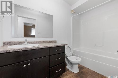 647 Wascana Street, Regina, SK - Indoor Photo Showing Bathroom