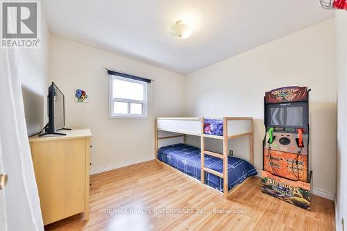 32 Holmesdale Road, Toronto, ON - Indoor Photo Showing Bedroom