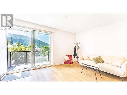 514 Victoria  Street Unit# 411, Nelson, BC - Indoor Photo Showing Living Room