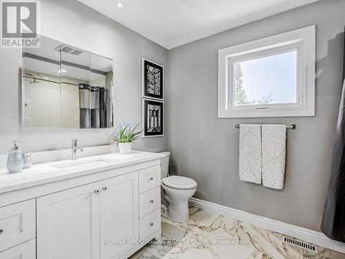 2301 Harcourt Crescent, Mississauga, ON - Indoor Photo Showing Bathroom