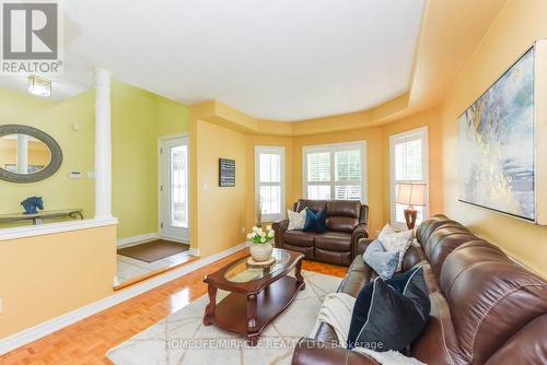 38 Mint Leaf Boulevard, Brampton, ON - Indoor Photo Showing Living Room