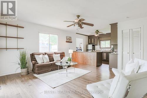 78 Fire 51 Route, Havelock-Belmont-Methuen, ON - Indoor Photo Showing Living Room