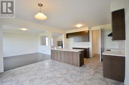 166 Aviron Crescent, Welland, ON - Indoor Photo Showing Kitchen