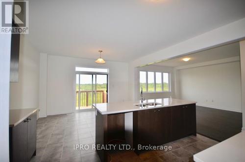 166 Aviron Crescent, Welland, ON - Indoor Photo Showing Kitchen With Double Sink